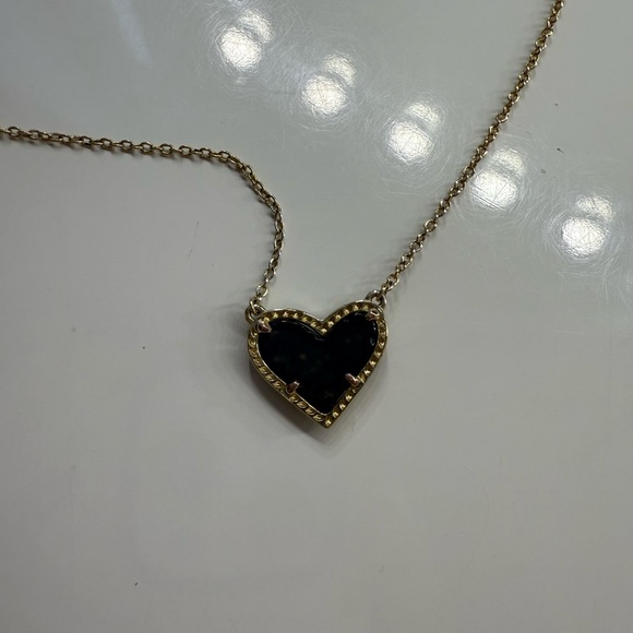 KENDRA SCOTT~ black heart necklace - Picture 3 of 5